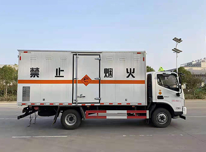 青松路街道爆破器材运输车